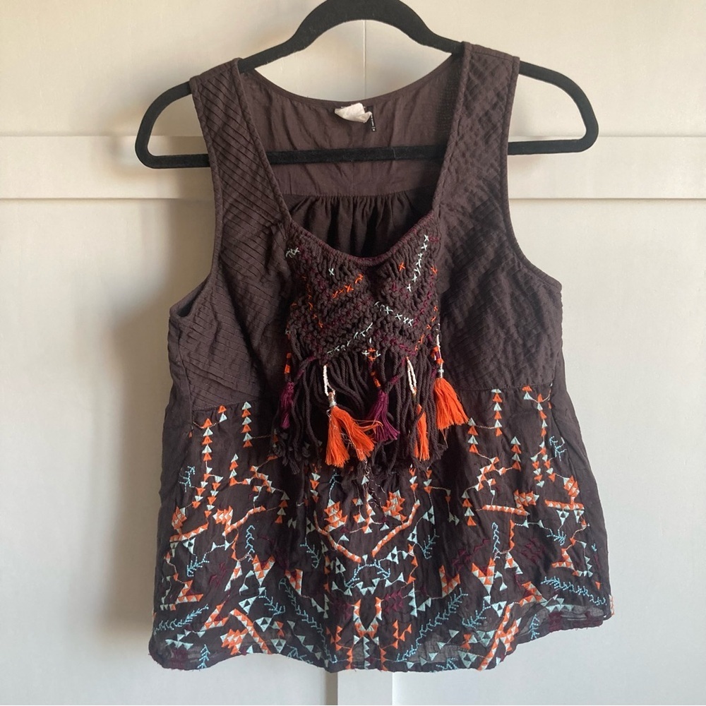 Akemi + Kin Anthropologie Rigmarole Boho Tassel Embellished Brown Tank Top Sz M